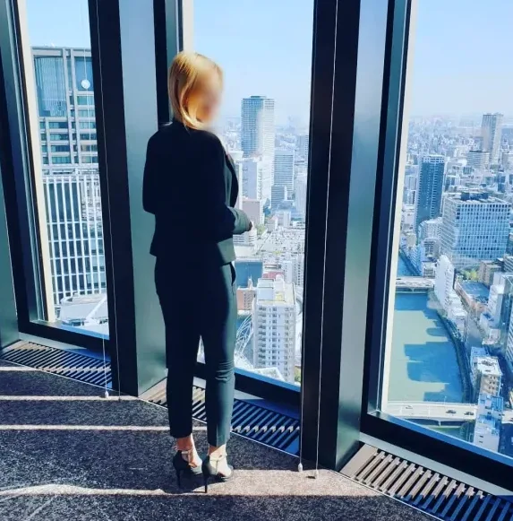 Emina, 32