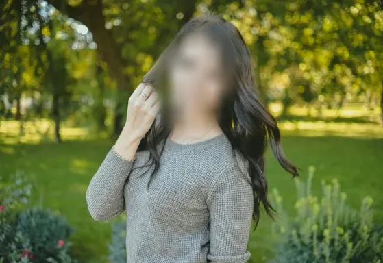Esther, 32