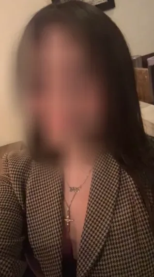 Isabella, 29