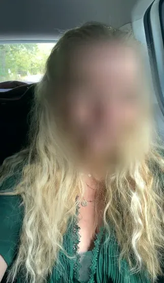 Julie, 29