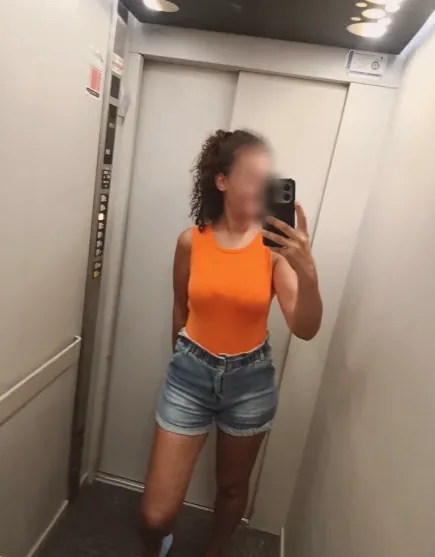 Kamilla, 33