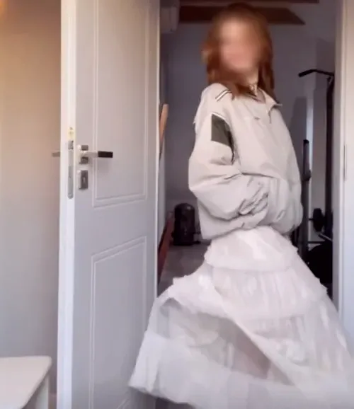 Nora, 20